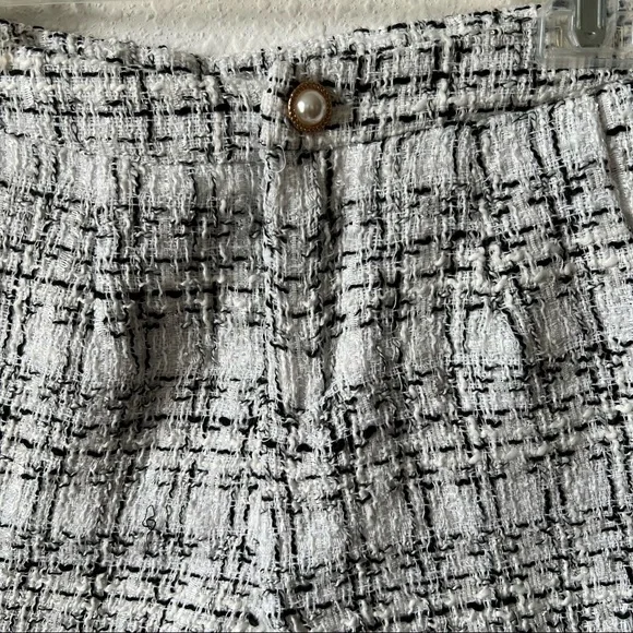White plaid tweed shorts with fringe hem Size Small /4 26” waist - Picture 4 of 7